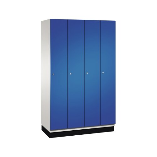 C+P Kleiderspind Cambio mit Sockel 1.200 x 1.950 x 525 mm (B x H x T) 4 Abteile lichtgrau