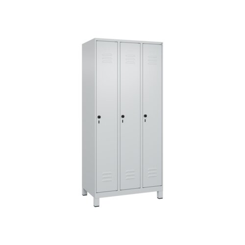 C+P Kleiderspind Classic PLUS mit Standfuß 900 x 1.950 x 500 mm (B x H x T) verkehrsweiß
