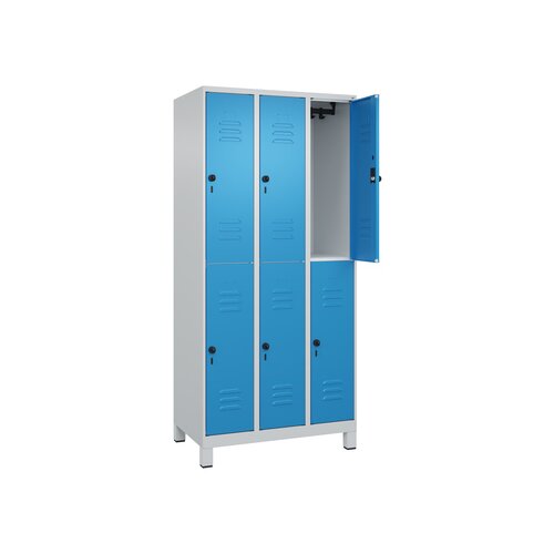 C+P Kleiderspind Classic PLUS mit Standfuß 900 x 1.950 x 500 mm (B x H x T) lichtgrau