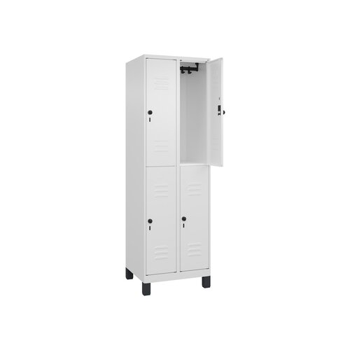 C+P Kleiderspind Classic PLUS mit Standfuß 600 x 1.950 x 500 mm (B x H x T) verkehrsweiß