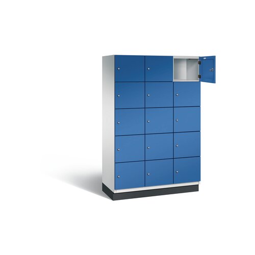C+P Schließfachschrank Cambio mit Sockel 1.200 x 1.950 x 525 mm (B x H x T) 15 Fächer lichtgrau