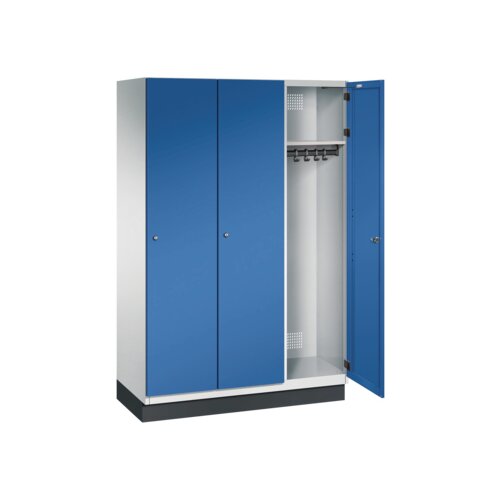 C+P Kleiderspind Cambio mit Sockel 1.200 x 1.950 x 525 mm (B x H x T) 3 Abteile lichtgrau
