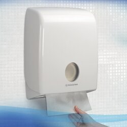 Scott® Papierhandtücher Essential™