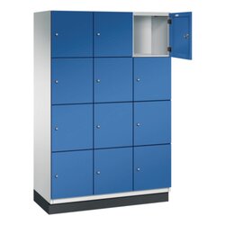 C+P Schließfachschrank Cambio mit Sockel 1.200 x 1.950 x 525 mm (B x H x T) 12 Fächer lichtgrau
