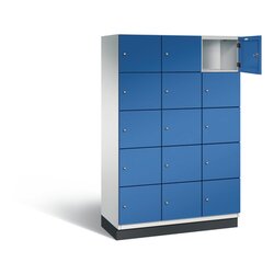 C+P Schließfachschrank Cambio mit Sockel 1.200 x 1.950 x 525 mm (B x H x T) 15 Fächer lichtgrau