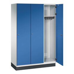 C+P Kleiderspind Cambio mit Sockel 1.200 x 1.950 x 525 mm (B x H x T) 3 Abteile lichtgrau