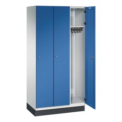 C+P Kleiderspind Cambio mit Sockel 900 x 1.950 x 525 mm (B x H x T) 3 Abteile lichtgrau