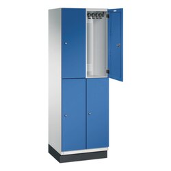 C+P Kleiderspind Cambio 4 Fächer mit Sockel 600 x 1.950 x 525 mm (B x H x T) lichtgrau