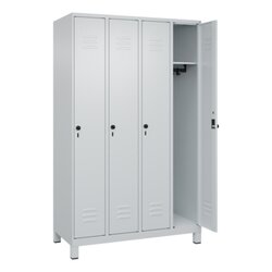C+P Kleiderspind Classic PLUS mit Standfuß 1.200 x 1.950 x 500 mm (B x H x T) verkehrsweiß
