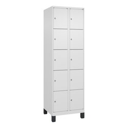 C+P Schließfachschrank Evolo PLUS mit Standfuß 10 Fächer verkehrsweiß