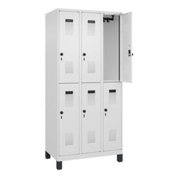 C+P Kleiderspind Evolo PLUS mit Standfuß 900 x 1.950 x 500 mm (B x H x T) verkehrsweiß